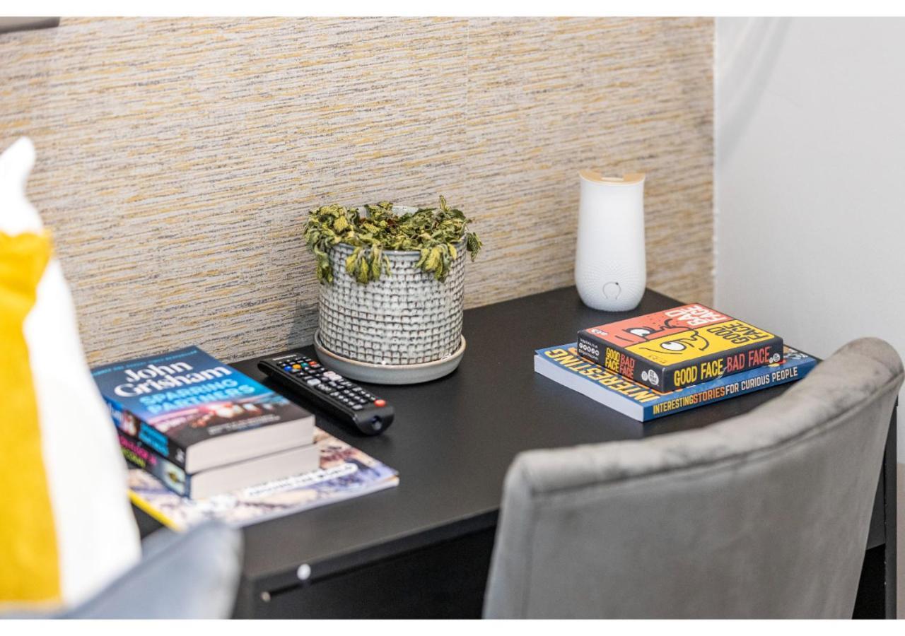 Compact Comfort: Your Basecamp Apartamento Londres